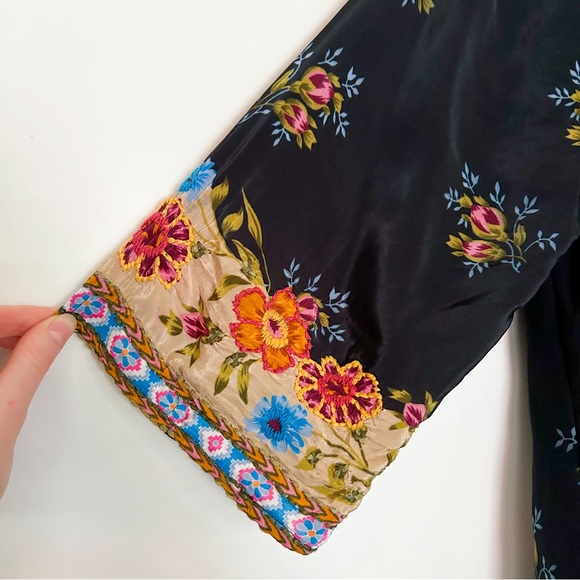 Tolani Anthropologie floral print black V neck shirt tie front 3/4 sleeve boho - Picture 4 of 6